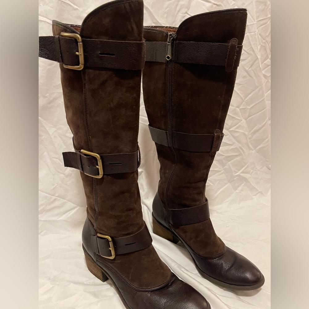 Donald Pliner Dax Boot size 9. Brown leather and suede